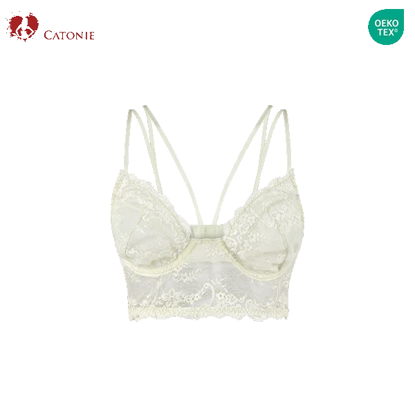 White lace lingerie for a pure and romantic look